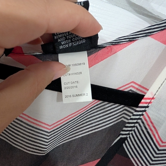 Torrid Pink, Black & White Chevron Patterned Sheer Top in Size 1 (14/16) - Picture 7 of 10
